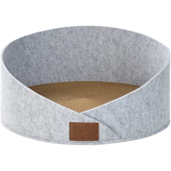 Lit pour animaux en feutre gris avec une base en paille tissée et une étiquette en cuir portant le mot "MORE" sur le côté.