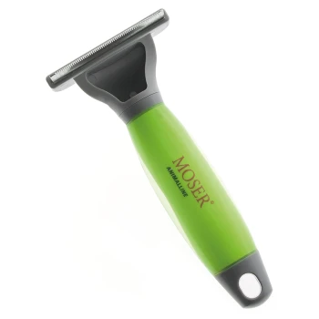 Grünes Haustierpflegewerkzeug mit einer Metallklinge, beschriftet mit 'MOSER ANIMAL LINE', entworfen zum Entfernen von losem Fell.