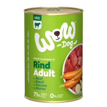 Blik hondenvoer gelabeld 'WOW Dog' met rundvlees, met een groen ontwerp, met wortelen en vlees op de voorkant, 71% vlees, 0% graan.