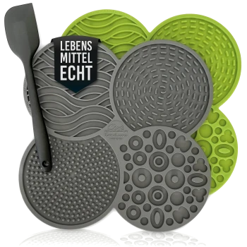 Silicone-Futtermatten für Haustiere in verschiedenen Texturen und Farben, mit einem schwarzen Spatel, beschriftet mit 'LEBENSMITTEL ECHT'.