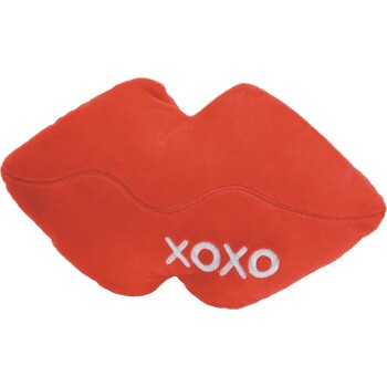 Rotes Plüsch-Haustierspielzeug in Lippenform mit weißer, gestickter Aufschrift "XOXO" auf der Vorderseite.