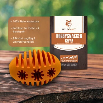 Orangenes, rugbyförmiges Hundefutter aus 100% Naturkautschuk, mit Verpackung, die als "RUGBYSNACKER RAYA" gekennzeichnet ist und wichtige Merkmale auflistet.