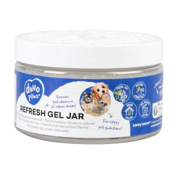 Pot de gel clair étiqueté "duvo plus REFRESH GEL JAR," conçu pour éliminer les mauvaises odeurs dans les espaces intérieurs, avec des images d'un chien et d'un chat.