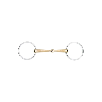 Ein glänzendes, silbernes und goldenes Pferdegebiss mit zwei Ringen und einem zentralen Gelenk, entworfen für den Reitsport.