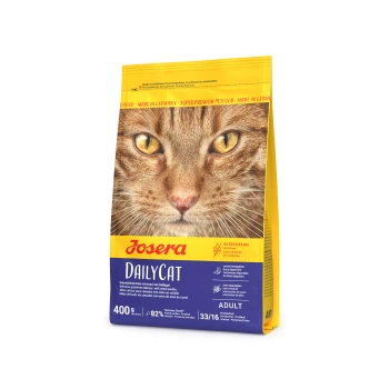 Trockenfutter Katze, Adult, DailyCat 400 g Eine 400g Tüte Josera DailyCat Katzenfutter mit einem Nahaufnahme des Gesichts einer Katze auf der Vorderseite, gekennzeichnet als getreidefrei und leicht verdaulich.