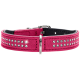 Rosa Haustierhalsband, verziert mit funkelnden Strasssteinen und einer silbernen Schnalle, das ein stilvolles und modisches Design zeigt.