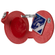 Roter Hundemarke mit einem silbernen Ring, mit einem blauen Identifikationsschild, das "Gemeinde Musterstadt Hunde-Marke 00000" liest.