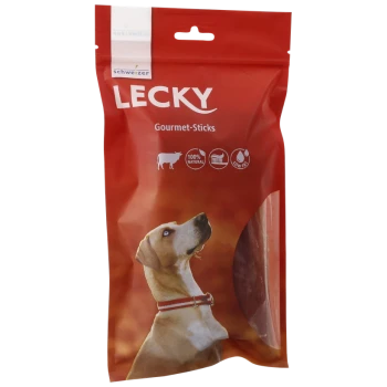 Eine rote Verpackung von LECKY Gourmet-Sticks für Hunde mit einem Hund, der nach oben schaut, mit Symbolen, die 100% natürliche Zutaten und Rindertalg anzeigen.