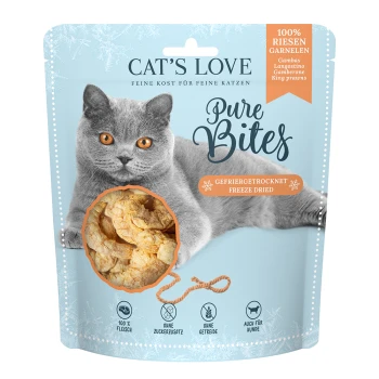 Cat's Love Pure Bites gefriergetrocknete Garnelenverpackung für Katzen, mit einer grauen Katze mit orangefarbenen Augen und dem Text "100% Riesen Garnelen".