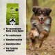 Ein rennender Hund neben einer grünen Haustierfuttertüte mit der Aufschrift "eat SMALL maxi ACTIVE," die die Eignung für erwachsene Hunde und Allergiefreundlichkeit hervorhebt.