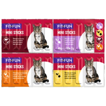 Vier FIT+FUN Mini Sticks Verpackungen für Katzen, mit Geschmacksrichtungen: Rind & Karotte, Leber & Apfel, Geflügel & Petersilie, Huhn & Tomate.