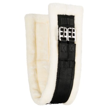 Schwarzes Haustiergeschirr mit weichem cremefarbenem Fleecefutter und silbernen Schnallen, entworfen für Komfort und Sicherheit.