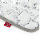 Weiche graue Haustierdecke mit flauschiger Textur und einem roten Etikett mit einem Ahornblatt-Logo.