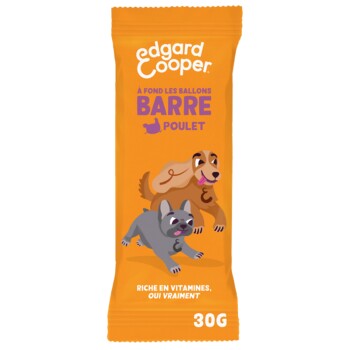 L'emballage de barres de friandises pour chiens au poulet Edgard Cooper montre un chien brun joueur et un bulldog français gris avec "Riche en vitamines, oui vraiment" et "30G."