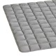 Graues, gestepptes Haustierbett mit einer weichen, gepolsterten Oberfläche, mit einem Gittermuster aus erhöhten Quadraten.