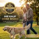 Paar, das mit einem Hund spazieren geht, mit Text, der positive Bewertungen hervorhebt: "Top Qualität," "Stabile Leine," und "Tolles Preis-Leistungs-Verhältnis!"