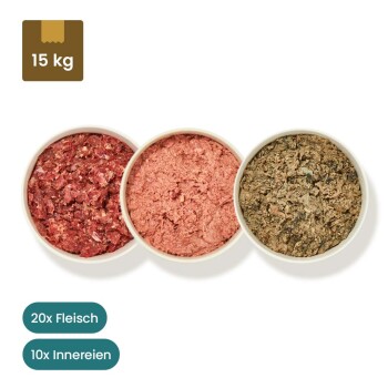 Bild von Hundefutterpackungen mit drei Arten von rohem Fleisch: Rindfleisch, Geflügel und einer Mischoption, mit Etiketten, die Inhalt und Gewicht detaillieren.