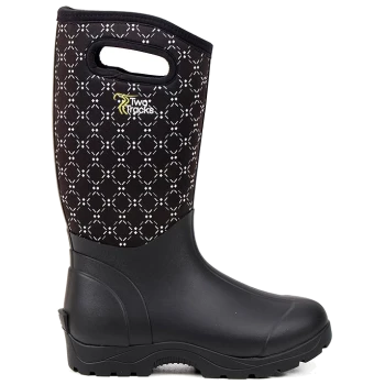 Schwarzer Gummistiefel mit einem gemusterten Stoffoberen, mit einem Logo, das "Two Tracks" liest, entworfen für den Außeneinsatz.