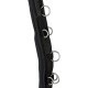 Schwarzer Hundegeschirrriemen mit mehreren Metall-D-Ringen zur Leinenbefestigung und verstellbarem Sitz.