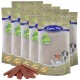 Acht Tüten Lyra Pet Natural Power Hundeleckerlis, mit einem Haufen Leckerlis davor, auf deren Verpackung glückliche Hunde abgebildet sind.