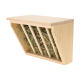 Râtelier à foin en bois avec un design à lattes, rempli de foin vert, idéal pour les petits animaux comme les lapins ou les cobayes.