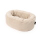 Beiges Cord-Oval-Katzenbett mit erhöhten, gepolsterten Seiten und gesteppter Liegefläche; kleines schwarzes Etikett mit weißer Markenaufschrift.