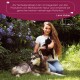 Bild von Wolfsbacher Natur Tiergesundheitsprodukten, die Öle, Snacks und Pflegeartikel mit Bio-Zutatenetiketten zeigen.
