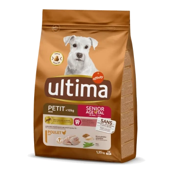 Sac marron de nourriture pour chiens Ultima pour petits chiens seniors de moins de 10 kg, présentant un chien blanc et mettant en avant le poulet comme ingrédient principal.