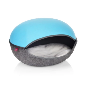 Ein gemütliches Haustierbett mit einem blauen Oberteil und einem grauen Filzboden, mit einem weichen weißen Innenraum, ideal für kleine Tiere.