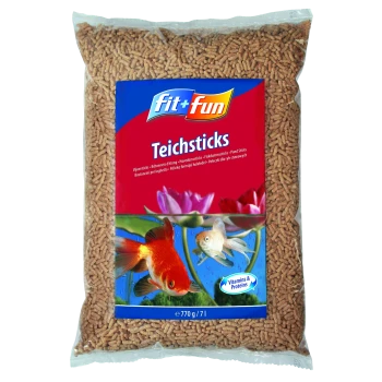 Un sac transparent de nourriture pour poissons "fit+fun Teichsticks", avec des images de poissons rouges et de poissons blancs, et des notes sur les vitamines et les protéines.