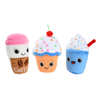 Drei Plüsch-Haustierspielzeuge in Form einer Kaffeetasse, eines Cupcakes mit Kirsche und eines blauen Milchshakes mit Streuseln.