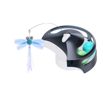 Interaktives Haustierspielzeug mit einem Libellen-Design, bunten Flügeln und einem Pom-Pom-Kopf, der an einer eleganten Basis mit Bällen befestigt ist.