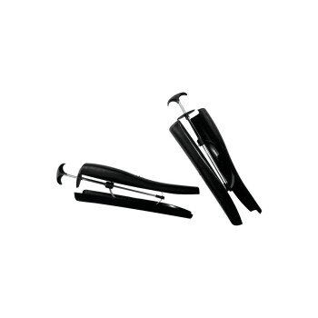 Schwarze Haustier-Nagelknipser mit einem gebogenen Griff und Sicherheitsvorrichtung, in offener und geschlossener Position vor einem weißen Hintergrund präsentiert.