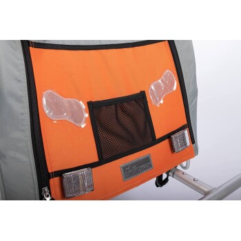 Oranger Haustierträger mit Netzfach, transparenten Seitenfenstern und einem silbernen "COMFORTWAGON"-Logo auf der Vorderseite.