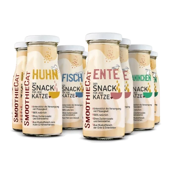 Flaschen mit Smoothiecat Katzensnacks in den Geschmacksrichtungen Huhn, Fisch, Ente und Kaninchen, mit deutscher Beschriftung.