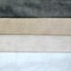 Vier horizontale Musterstücke strukturierter Stoffe (Anthrazit, Beige, Hellgrau, Blassblau) für Haustierbettbezüge
