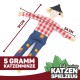 Ein 31 cm großer katzenförmiger Spielzeug mit einem karierten Hemd, blauen geflickten Hosen, Strohhair und dem Text "5 Gramm Katzenminze."