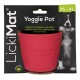 Roter LickiMat Yoggie Pot auf der Verpackung, beschriftet mit 'Perfekt für Joghurt, rohes Futter, Dosenfisch, Pasteten, Aufstriche und eingeweichte Kibbles.'