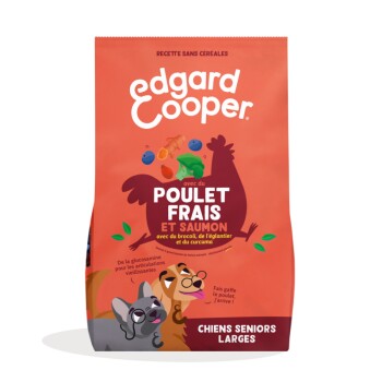 Sac orange Edgard Cooper d'aliment pour chiens seniors grands, poulet et saumon ; inscription « Poulet Frais et Saumon, Chiens Seniors Larges »