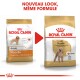 Comparaison de l'emballage de nourriture pour chiens Royal Canin Poodle, présentant un nouveau design avec le texte "NOUVEAU LOOK, MÊME FORMULE" et des détails nutritionnels.