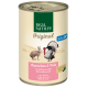 Dose mit Real Nature Junior Haustierfutter, das Kaninchen und Truthahn enthält, mit Illustrationen eines Kaninchens und eines Truthahns, beschriftet "Kaninchens & Pute."