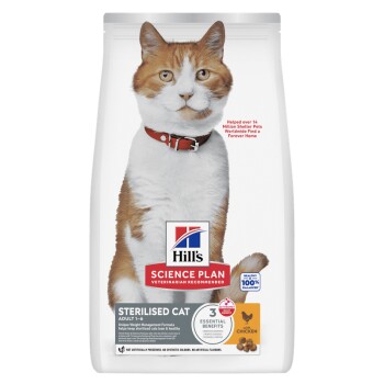 Hill's ‚Sterilised Cat‘-Tüte mit einer orange-weißen Katze mit rotem Halsband; sichtbarer Text: ‚Sterilised Cat‘, ‚with chicken‘.
