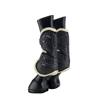 Schwarze Pferdebeinschoner mit weichem weißen Fleece-Futter, entworfen für Schutz und Komfort, auf einem schwarzen Pferdemodell präsentiert.