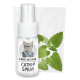 Katzenminze-Sprühflasche mit der Aufschrift 'Kater Kasimir Katzenminze Spray' und einer Illustration einer Katze sowie frischen Katzenminzblättern im Hintergrund.