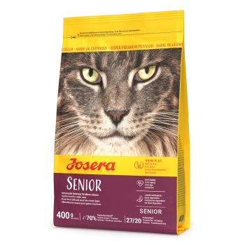 Eine Tüte Josera Senior Katzenfutter mit einem Nahaufnahmebild eines Katzenkopfes, mit Text, der "Senior", "Anti-Aging" und "Leicht verdaulich" hervorhebt.