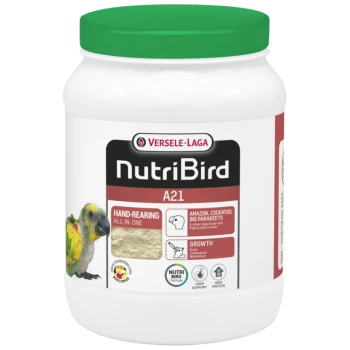Behälter mit Versele-Laga NutriBird A21 Handaufzuchtformel für Amazonen, Kakadus und große Sittiche, mit einer bunten Papageienillustration.