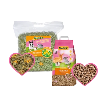 MultiFit Haustierprodukte mit einem 500g Beutel Löwenzahnheu, einem 1kg Beutel Holzstreu und herzförmigen Grafiken.