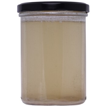 Ein klares Glasgefäß gefüllt mit einer hellgelben Flüssigkeit, mit einem schwarzen Deckel, wahrscheinlich ein Haustier-Nahrungsergänzungsmittel oder Gesundheitsprodukt.