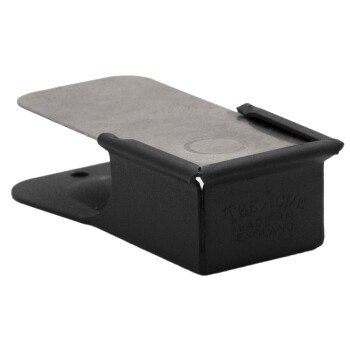 Schwarzer und silberner Metall-Tiernagelknipser mit der Gravur „The Acme Made in England“ an der Seite.