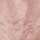 Weiche rosa Tierdecke mit plüschiger Textur, ideal um Haustiere warm und bequem zu halten.